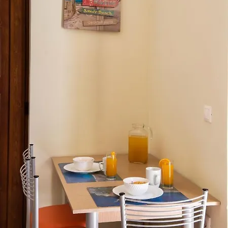 Delphinus Nefeli Áyios Nikítas