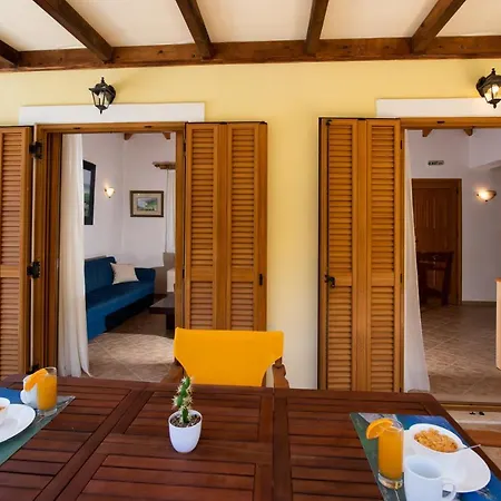 Delphinus Nefeli Daire